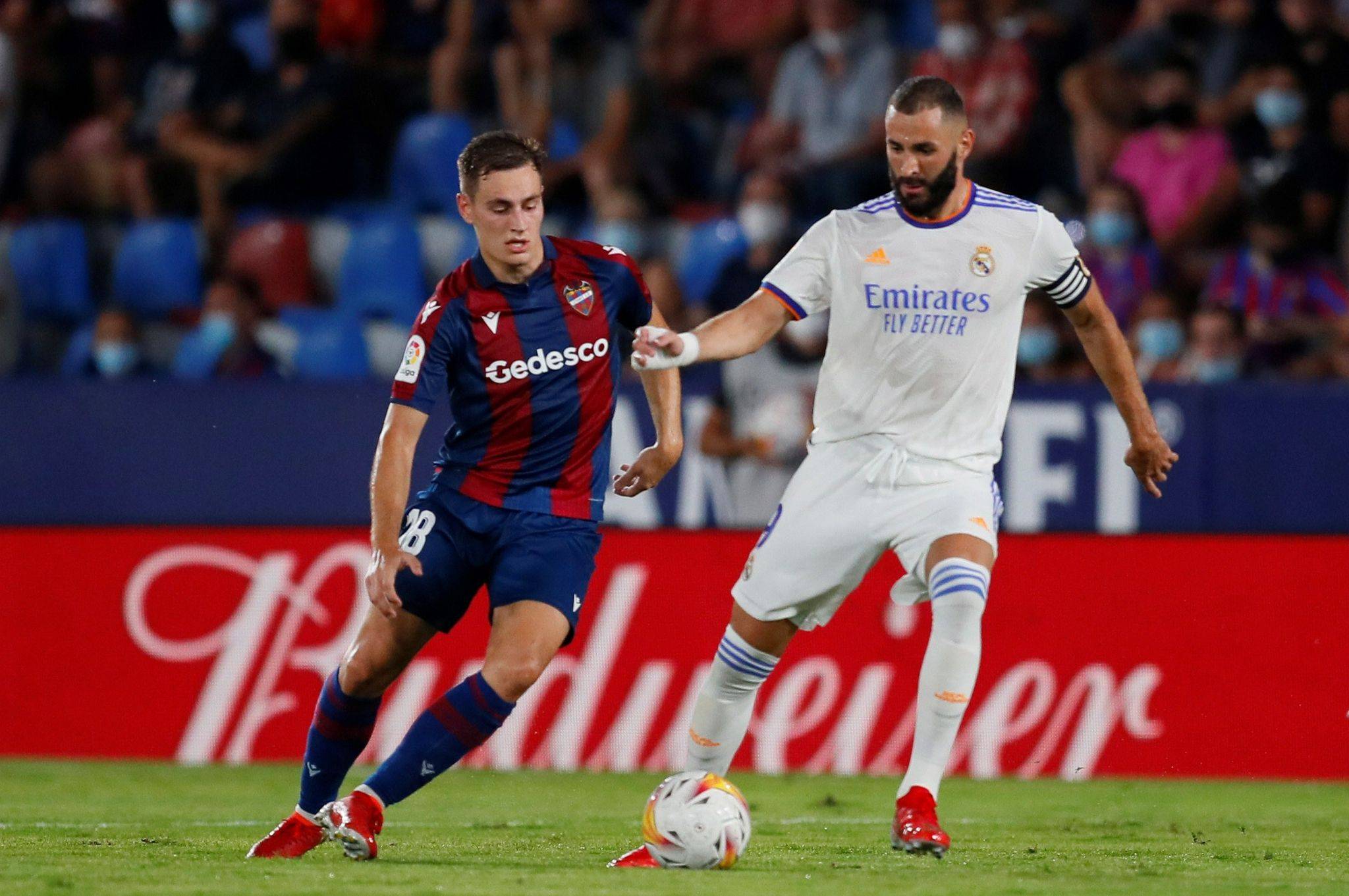 窗口期皇家马德里备战德国杯,造点机会细节曝光,话题不断,赛程密集仍需轮换(皇家马德里的国王杯表现) 窗口期皇家马德里备战德国杯,造点机会细节曝光,话题不断,赛程密集仍需轮换(皇家马德里的国王杯表现)